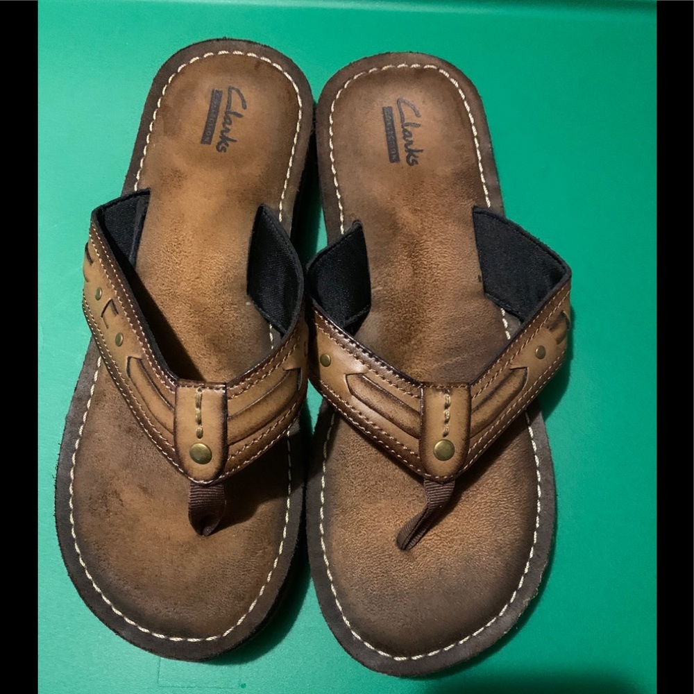 EUC Clark’s Collection brown sandals flip flops 9M